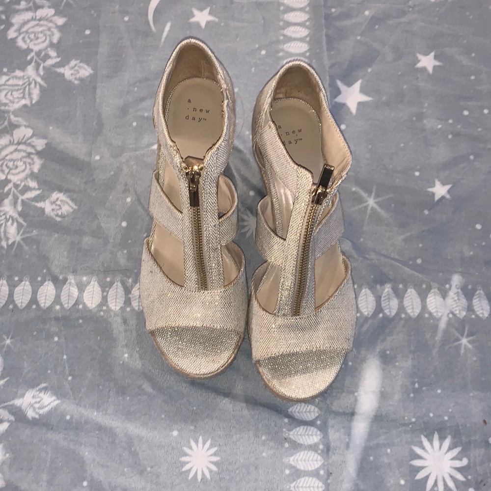 A new day wedged shoes